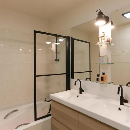 Apartment Family Of 102 M2 In The Heart Of The 19th Paris