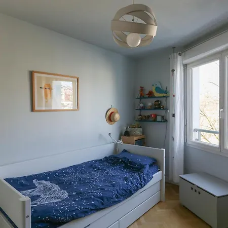 Family Of 102 M2 In The Heart Of The 19th *