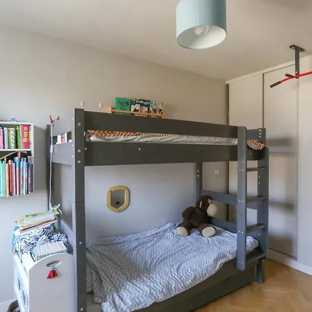 Apartment Family Of 102 M2 In The Heart Of The 19th