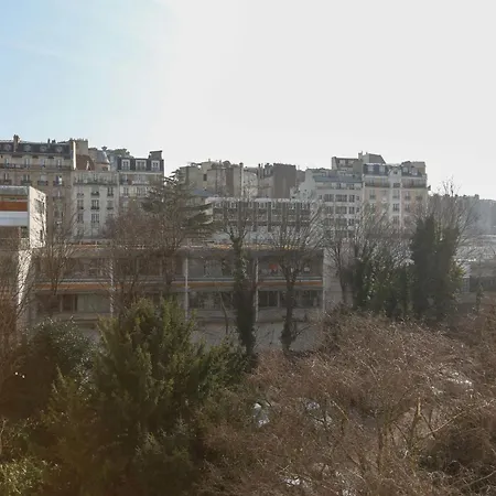 Family Of 102 M2 In The Heart Of The 19th Paris
