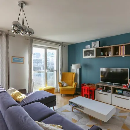 Family Of 102 M2 In The Heart Of The 19th Apartment