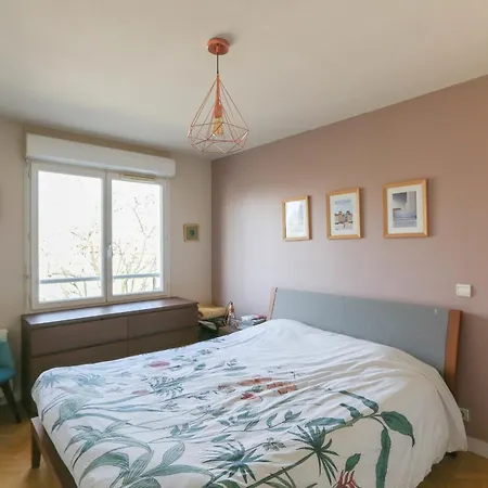 Apartment Family Of 102 M2 In The Heart Of The 19th